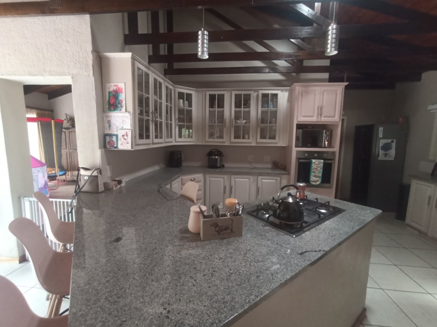 To Let 3 Bedroom Property for Rent in Kannoniers Park North West